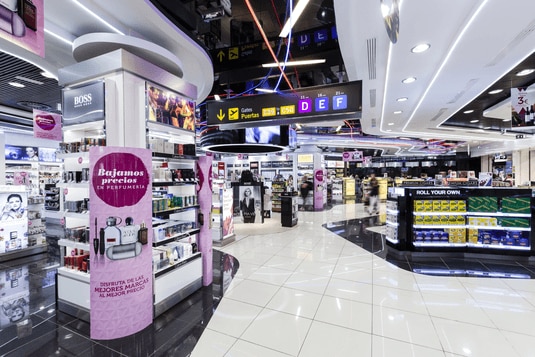 Terminal 2 Duty Free shop by Gruschwitz & Umdasch Shopfitting